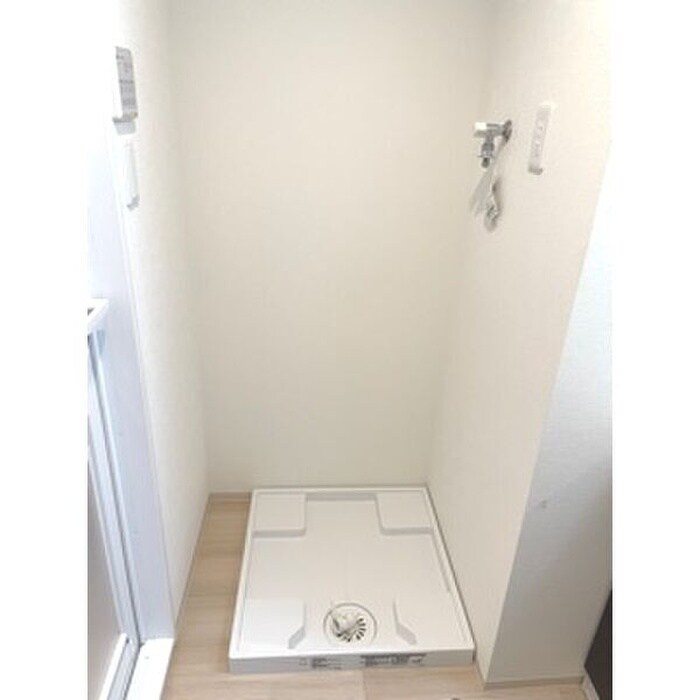 物件内観写真10　(洗濯機置場)