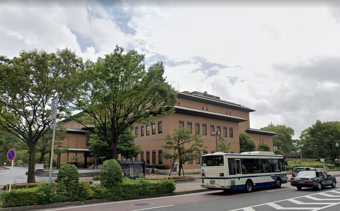 鶴舞中央図書館