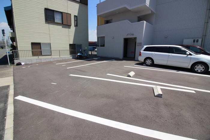 物件外観写真6　(駐車場)