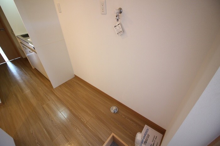 物件内観写真16　(洗濯機置場)