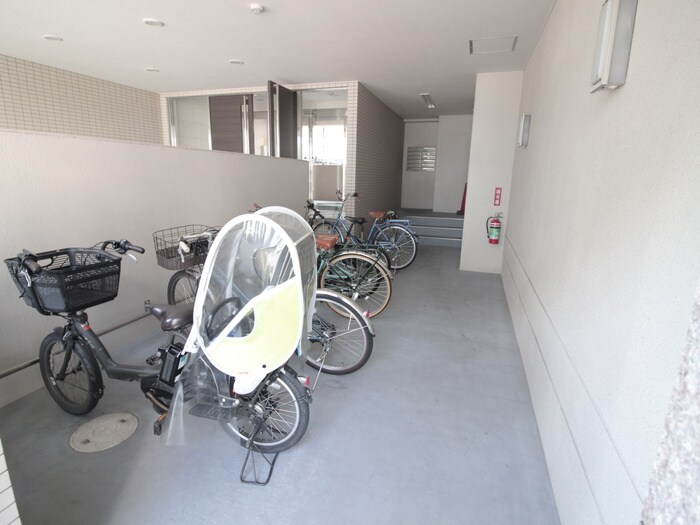 物件外観写真5　(駐輪場)