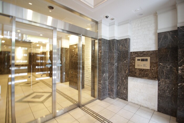 物件外観写真4　(エントランス部分)