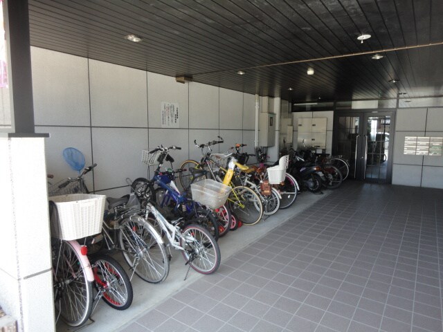 物件外観写真2　(駐輪場)
