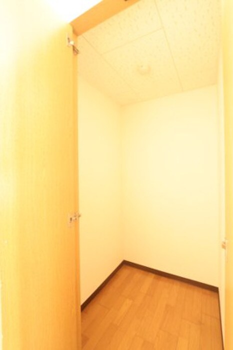 物件内観写真12　(収納)