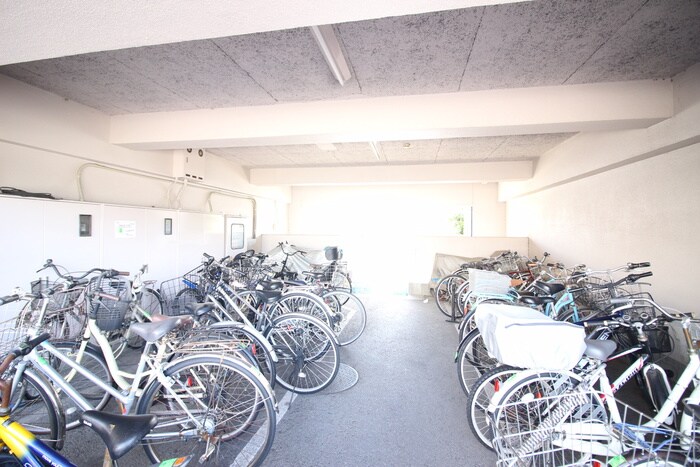 物件外観写真5　(駐輪場)