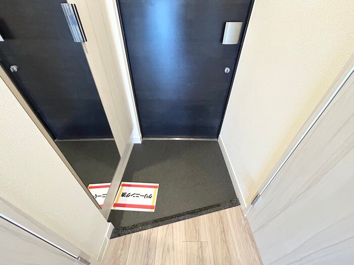 物件内観写真16　(玄関)