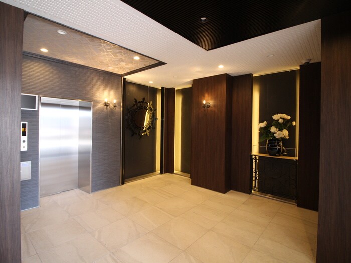 物件外観写真5　(エントランス部分)