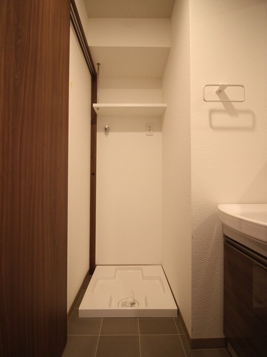 物件内観写真12　(洗濯機置場)