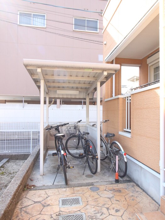 物件外観写真3　(駐輪場)