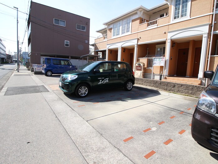 物件外観写真5　(駐車場)