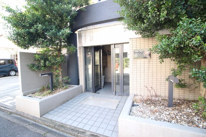 物件外観写真2　(エントランス部分)