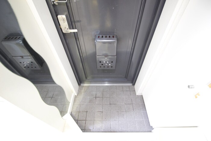 物件内観写真16　(玄関)
