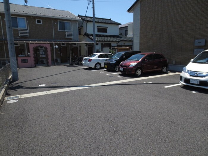 物件外観写真3　(駐車場)