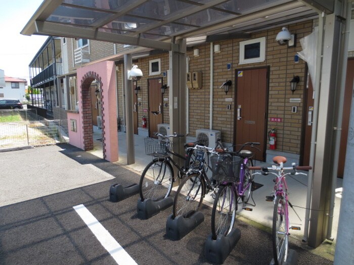 物件外観写真4　(駐輪場)