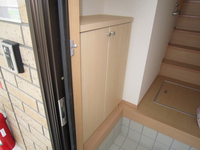 物件内観写真16　(玄関)