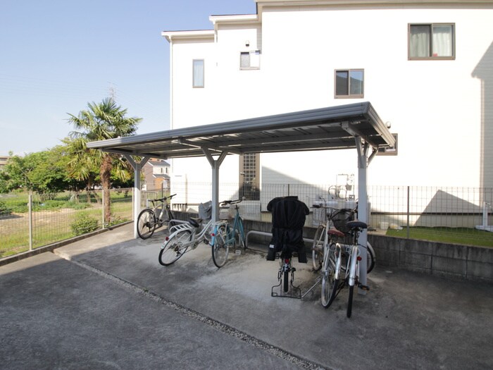 物件外観写真3　(駐車場)