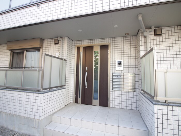 物件外観写真5　(エントランス部分)