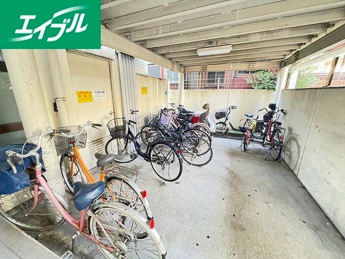 物件外観写真4　(駐輪場)