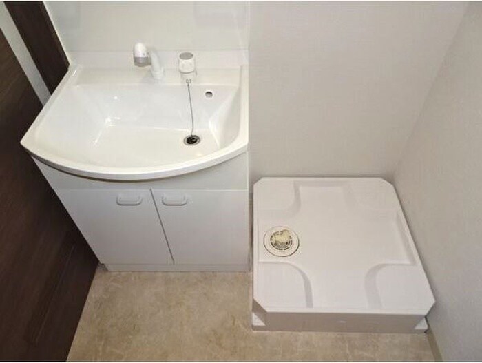 物件内観写真16　(洗濯機置場)