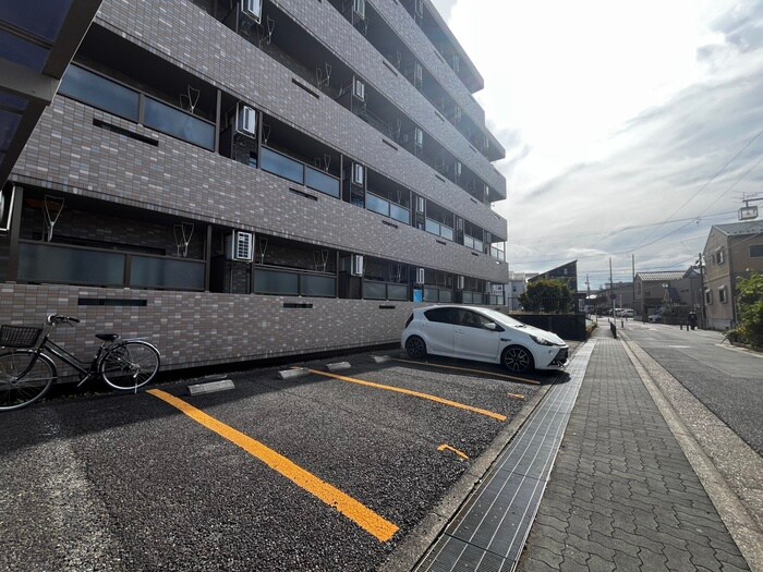 物件外観写真6　(駐車場)