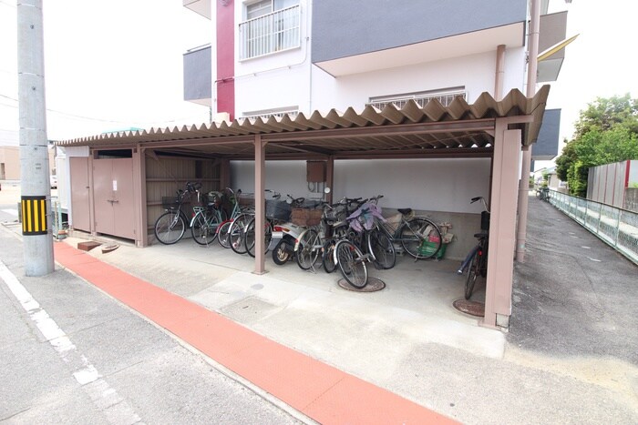 物件外観写真3　(駐輪場)