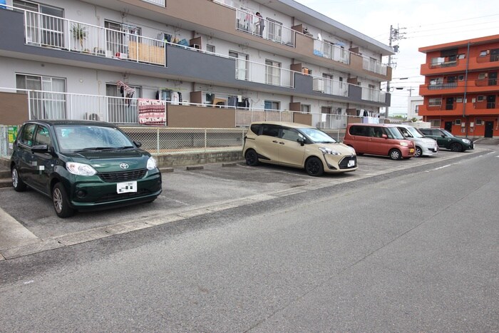 物件外観写真6　(駐車場)