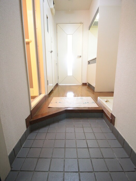 物件内観写真7　(玄関)