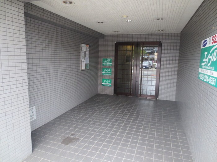 物件外観写真5　(エントランス部分)