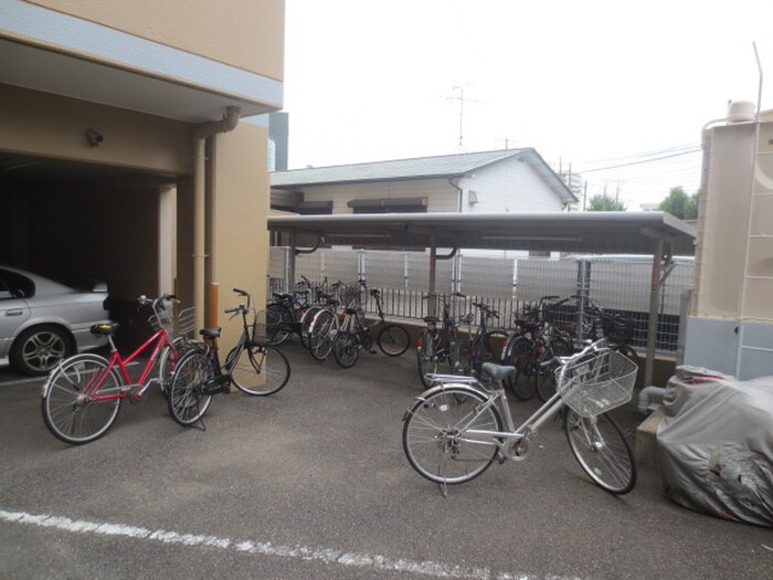物件外観写真6　(駐輪場)
