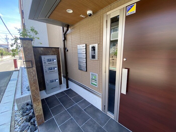 物件外観写真4　(エントランス部分)