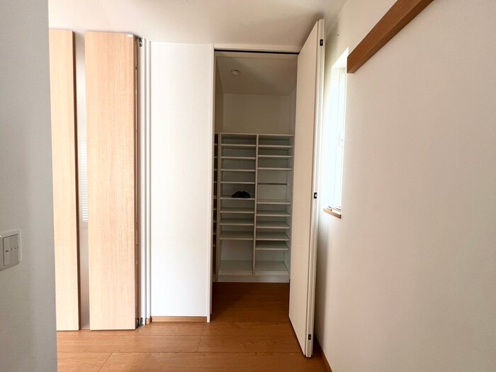 物件内観写真10　(靴箱)