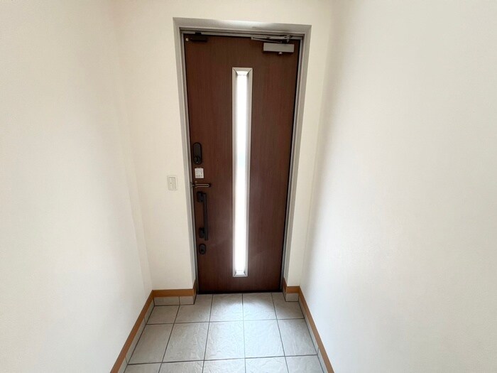 物件内観写真15　(玄関)