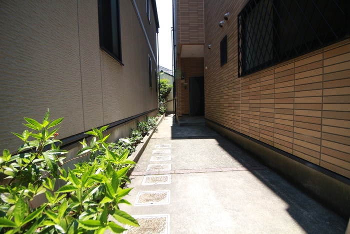 物件外観写真4　(エントランス部分)