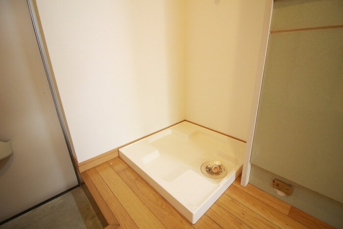 物件内観写真14　(洗濯機置場)