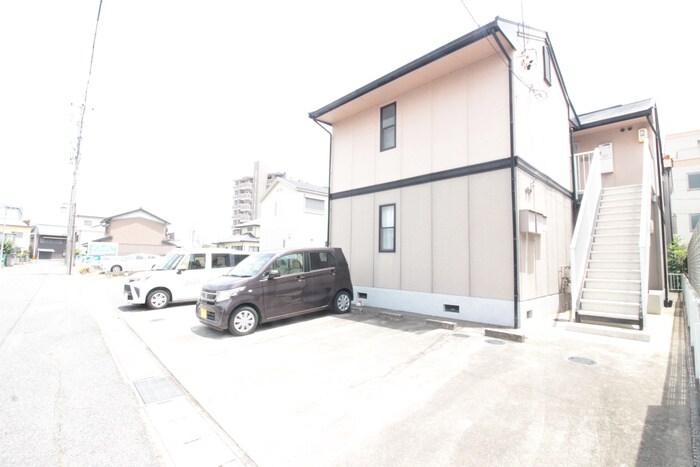 物件外観写真3　(駐車場)