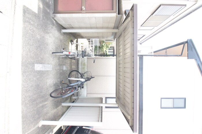 物件外観写真4　(駐輪場)