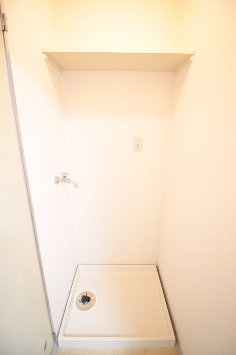 物件内観写真12　(洗濯機置場)