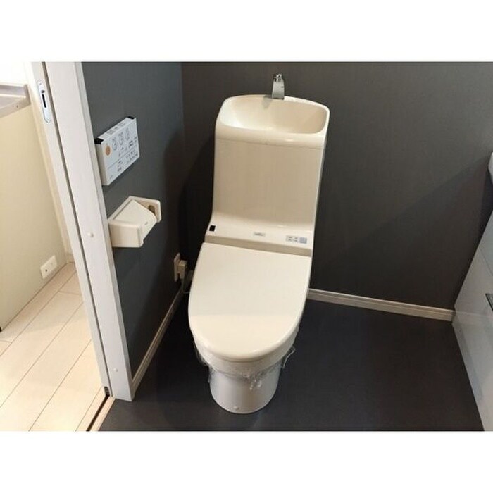 物件内観写真4　(トイレ)