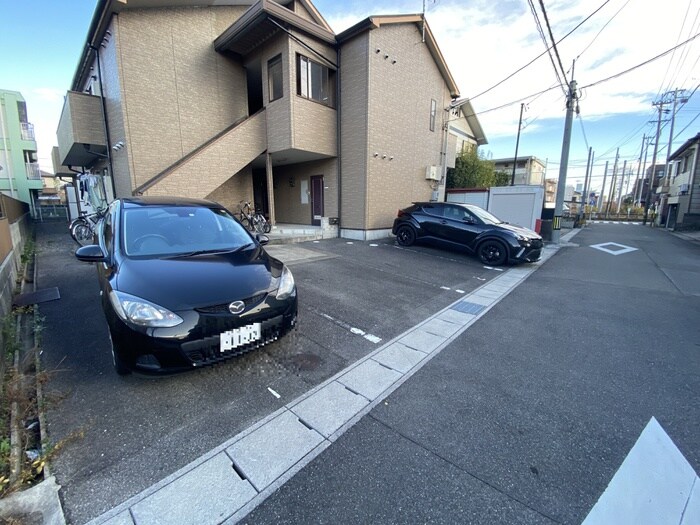 物件外観写真3　(駐車場)