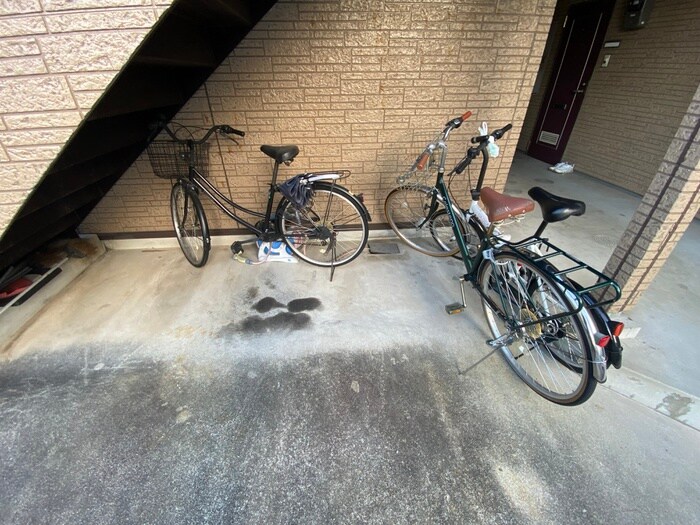 物件外観写真4　(駐輪場)