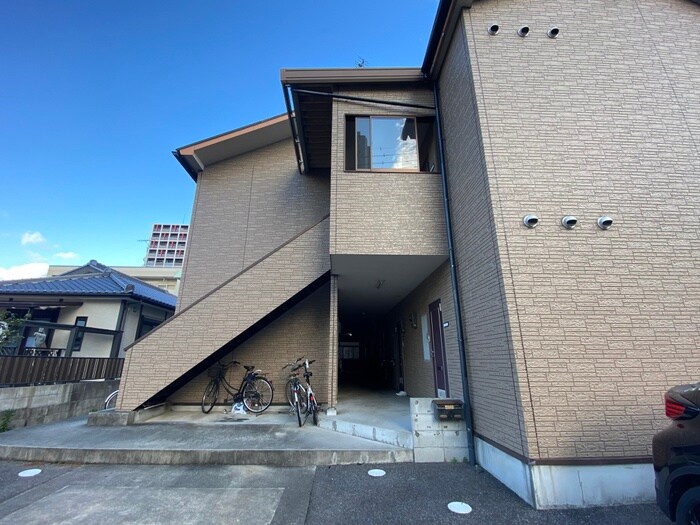 物件外観写真5　(エントランス部分)