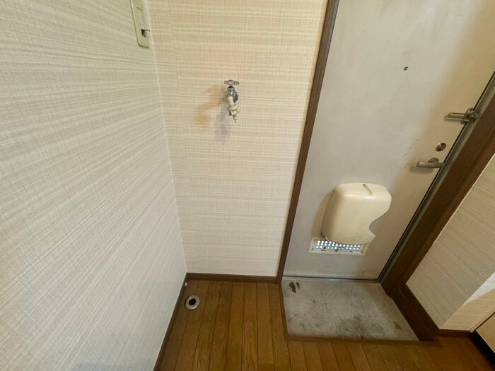 物件内観写真13　(洗濯機置場)