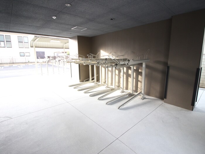 物件外観写真4　(駐輪場)