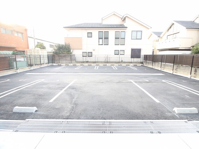 物件外観写真5　(駐車場)