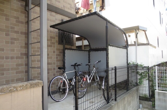 物件外観写真3　(駐輪場)