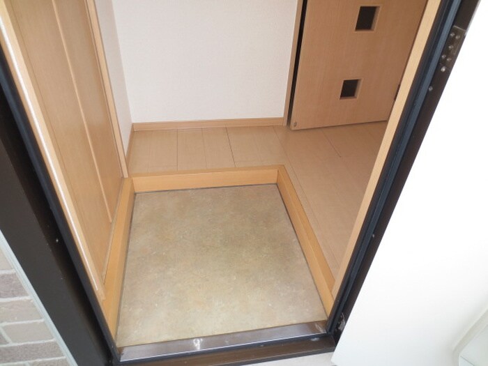 物件内観写真9　(玄関)