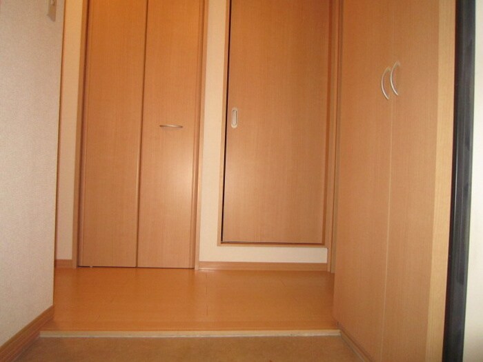 物件内観写真7　(玄関)