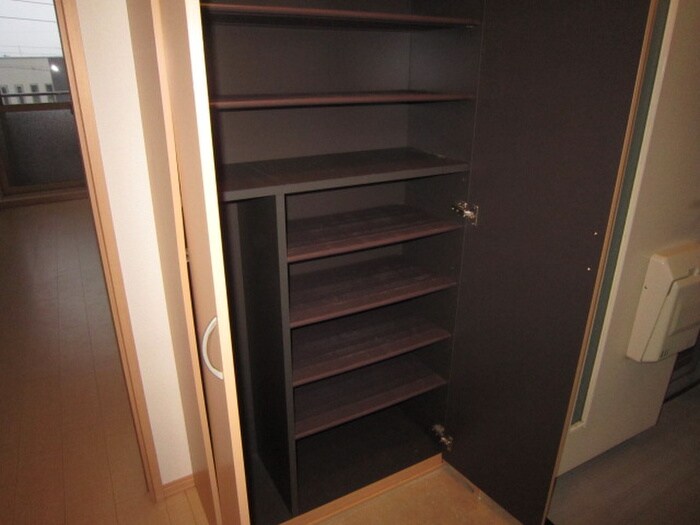 物件内観写真8　(靴箱)