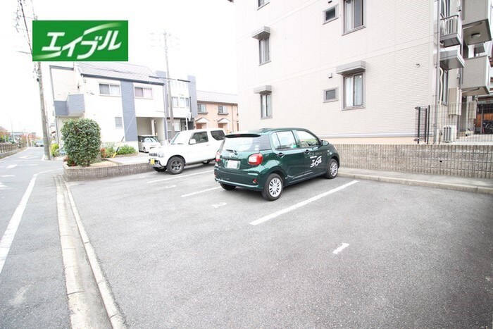 物件外観写真3　(駐車場)