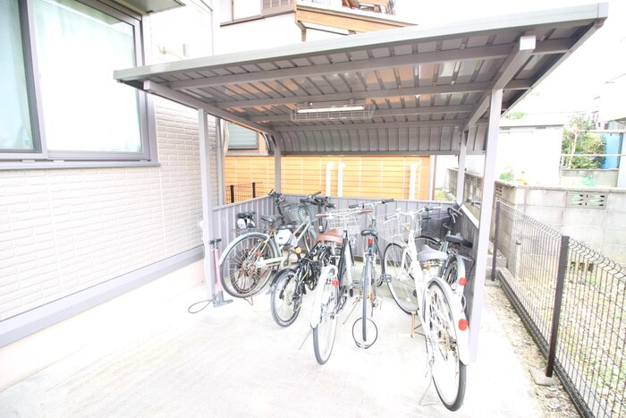 物件外観写真4　(駐輪場)